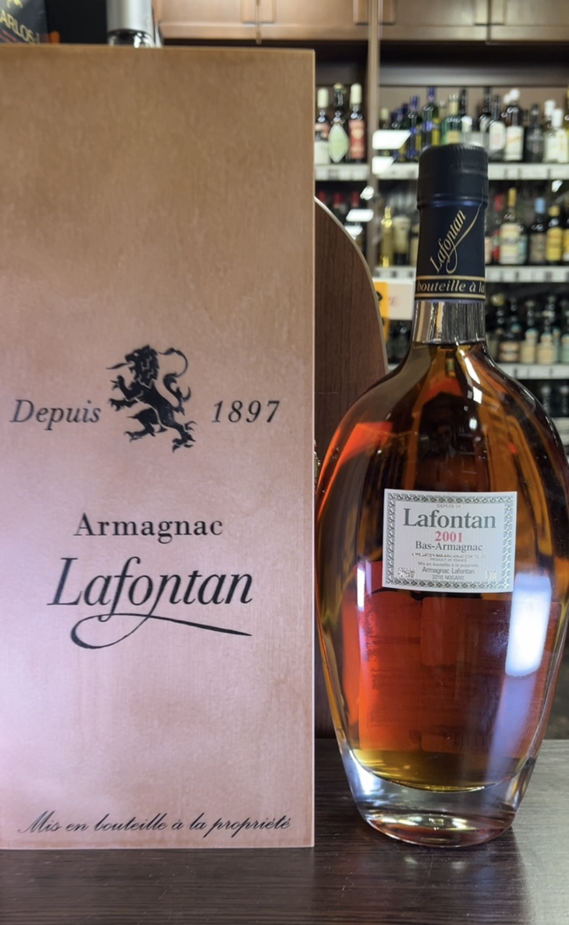 Lafontan 2001 years Арманьяк Лафонтан 2001г 0.7л в деревянной упаковке