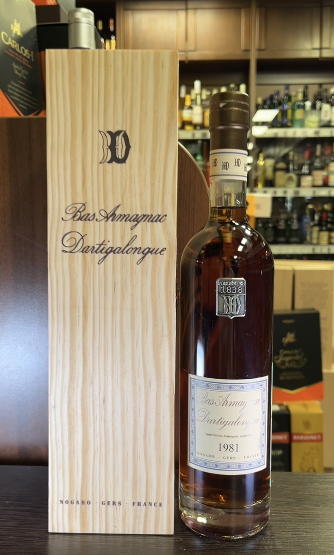 Vintage Bas Armagnac Dartigalongue 1981 years Арманьяк Винтаж Ба Арманьяк Дартигалон 1981 года 0.5л в деревянной упаковке