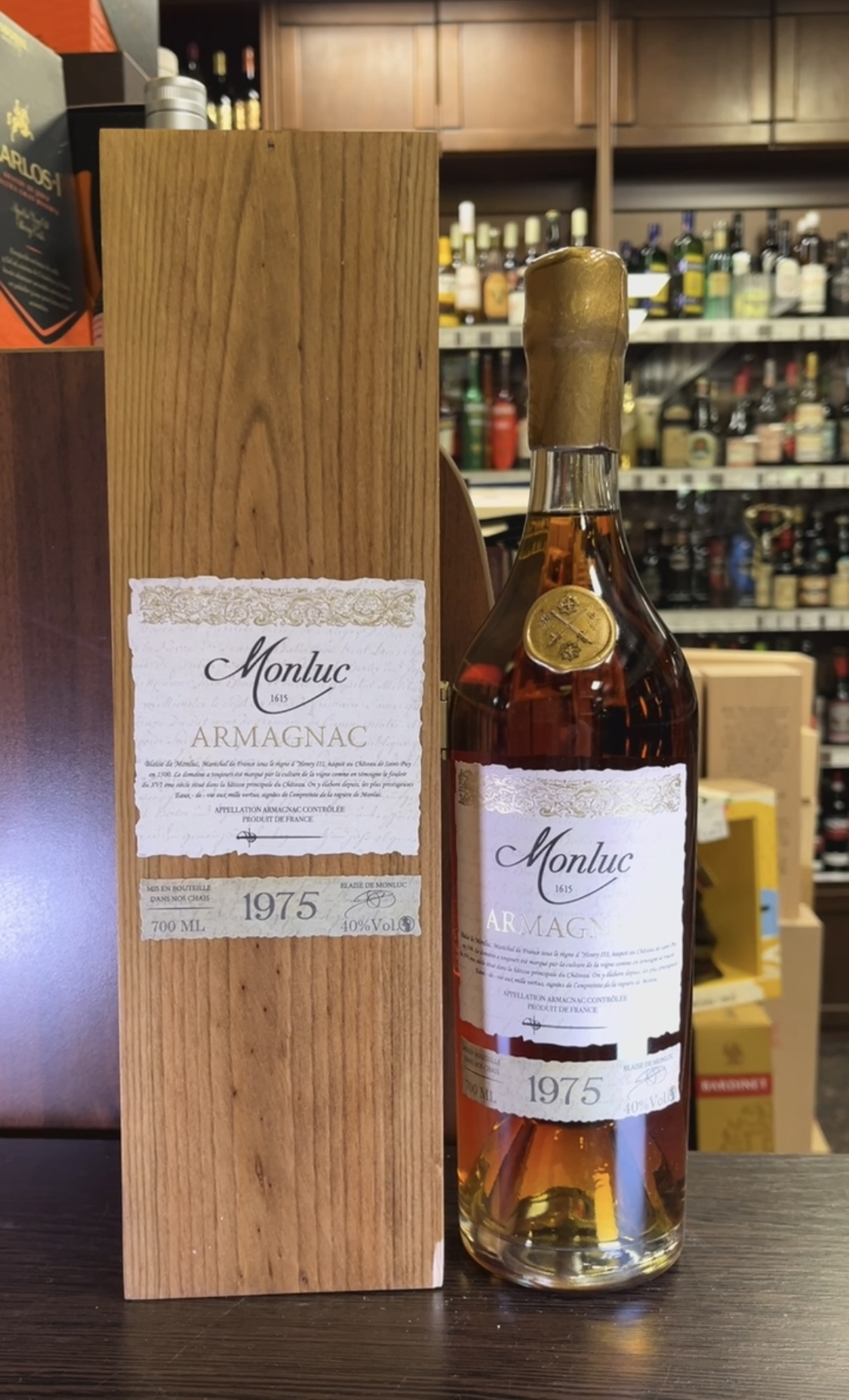 Monluc 1975 years Арманьяк Монлюк 1975г 0.7л в деревянной упаковке