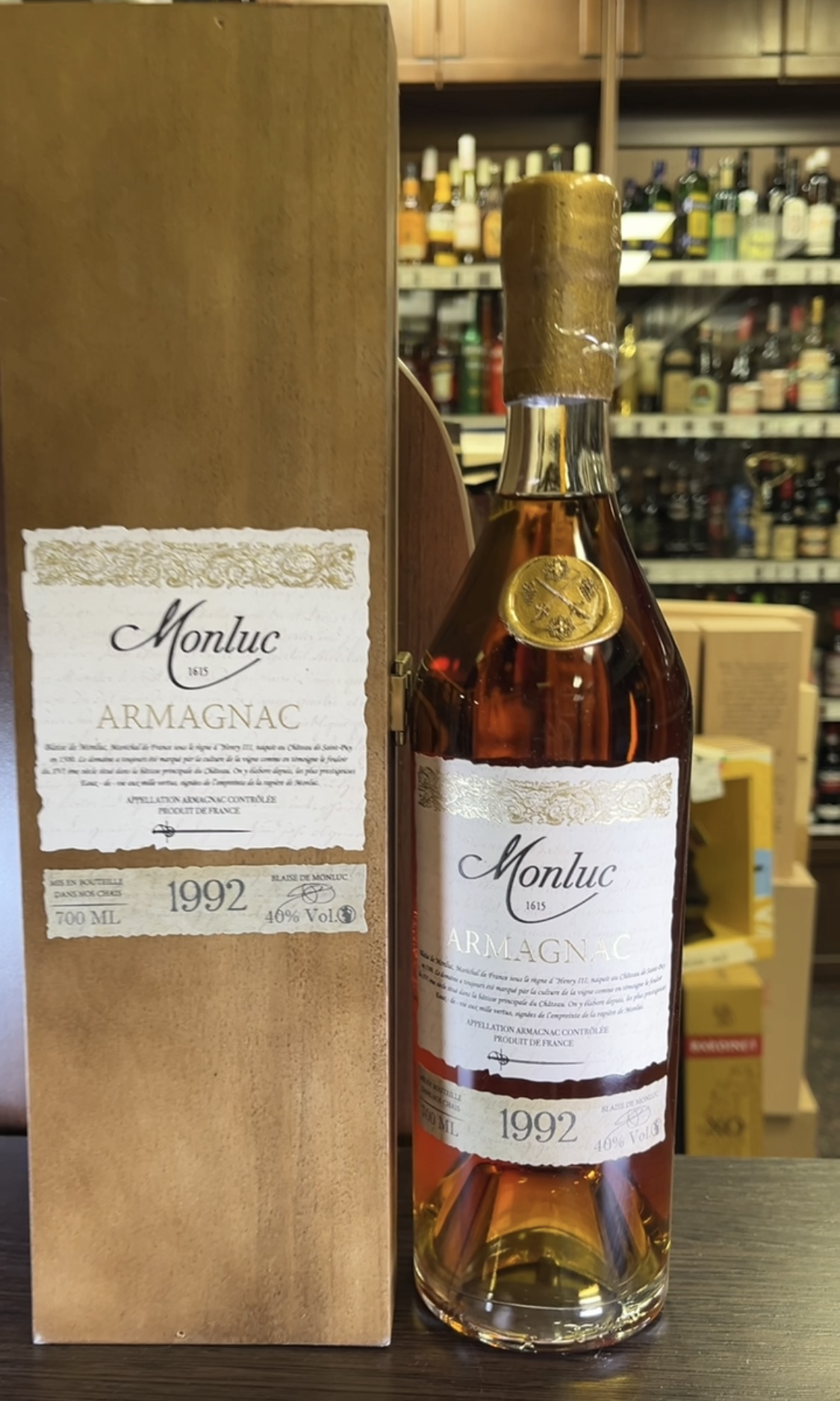 Monluc 1992 years Арманьяк Монлюк 1992г 0.7л в деревянной упаковке