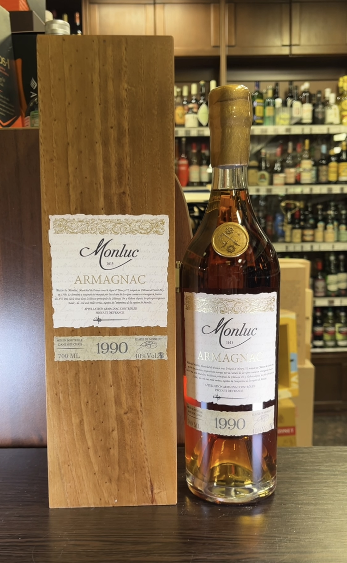Monluc 1990 years Арманьяк Монлюк 1990г 0.7л в деревянной упаковке