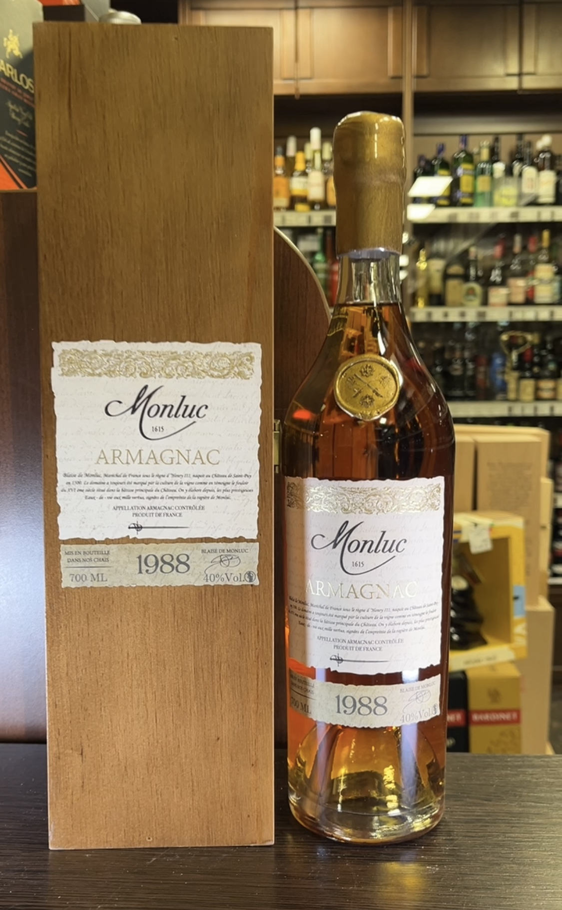 Monluc 1988 years Арманьяк Монлюк 1988г 0.7л в деревянной упаковке