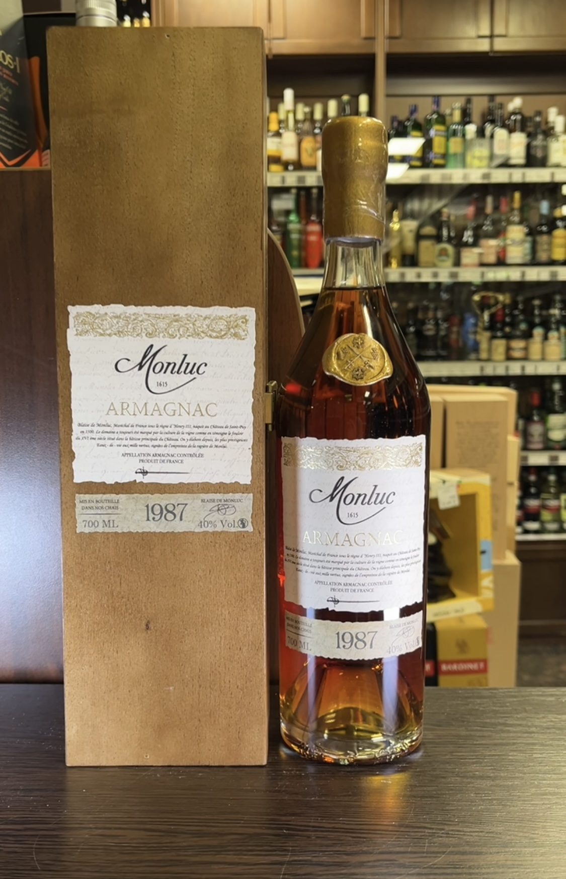 Armagnac Monluc 1987 years Арманьяк Монлюк 1987г 0.7л в деревянной упаковке