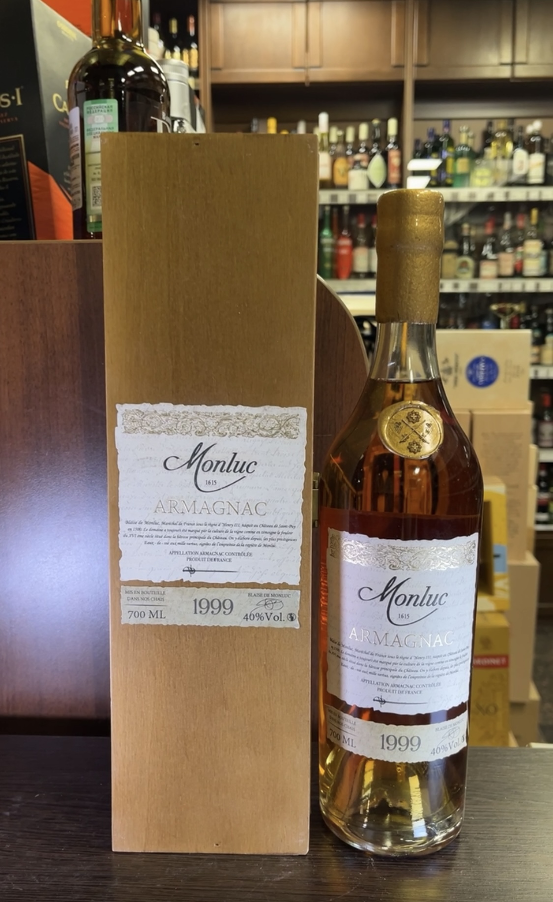 Monluc 1999 years Арманьяк Монлюк 1999г 0.7л в деревянной упаковке