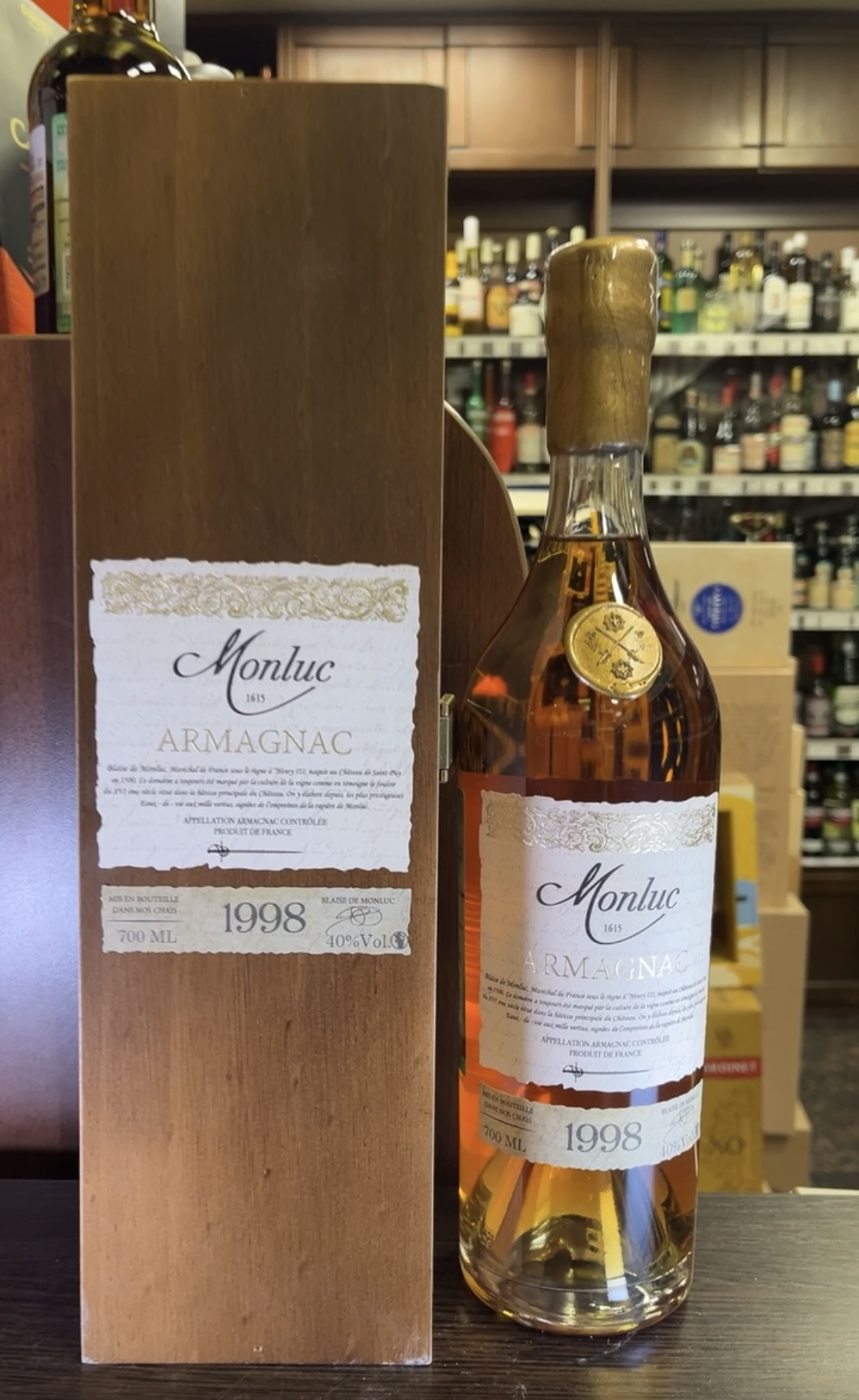 Monluc 1998 year Арманьяк Монлюк 1998г 0.7л в деревянной упаковке