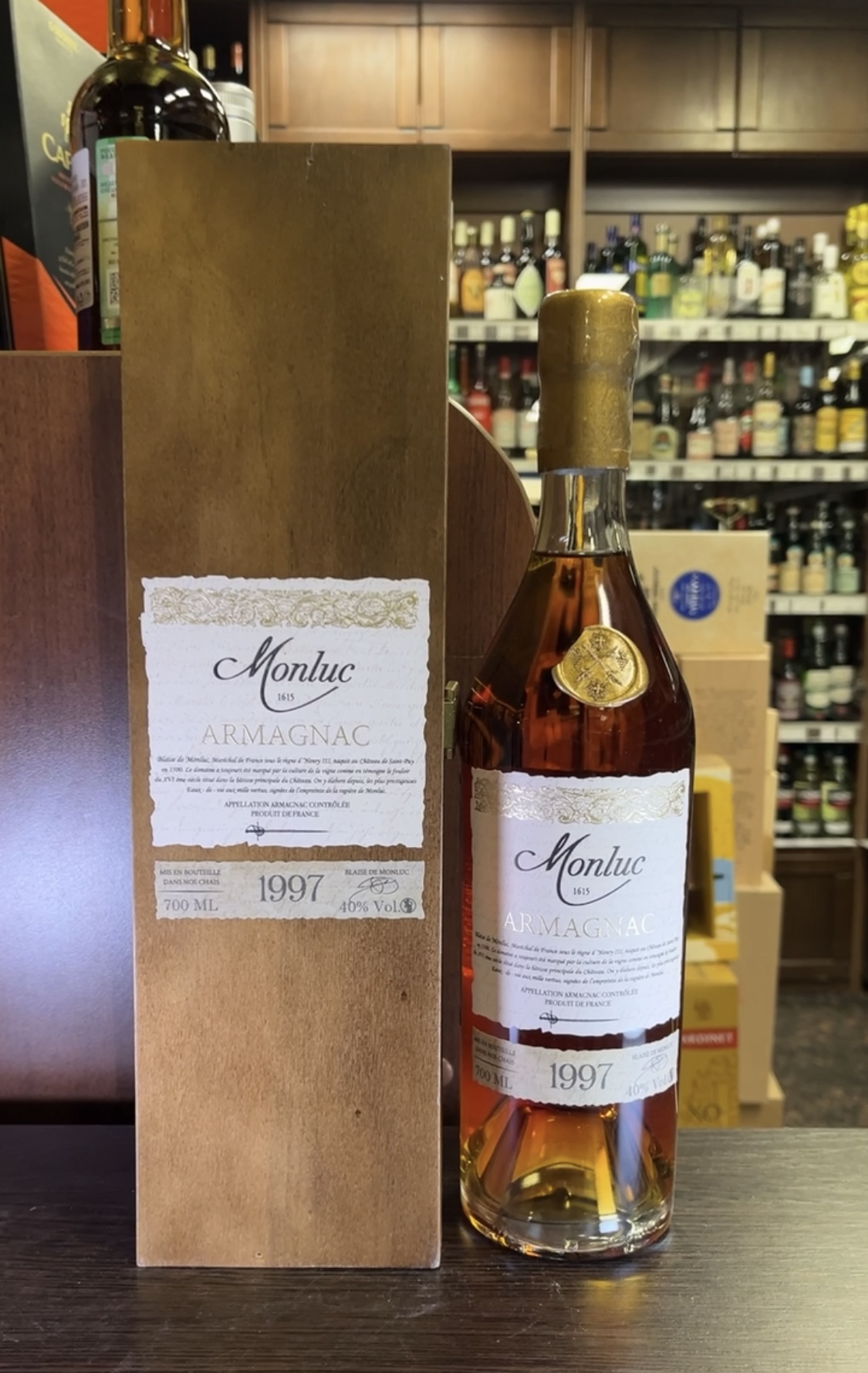 Monluc 1997 years Арманьяк Монлюк 1997г 0.7л в деревянной упаковке