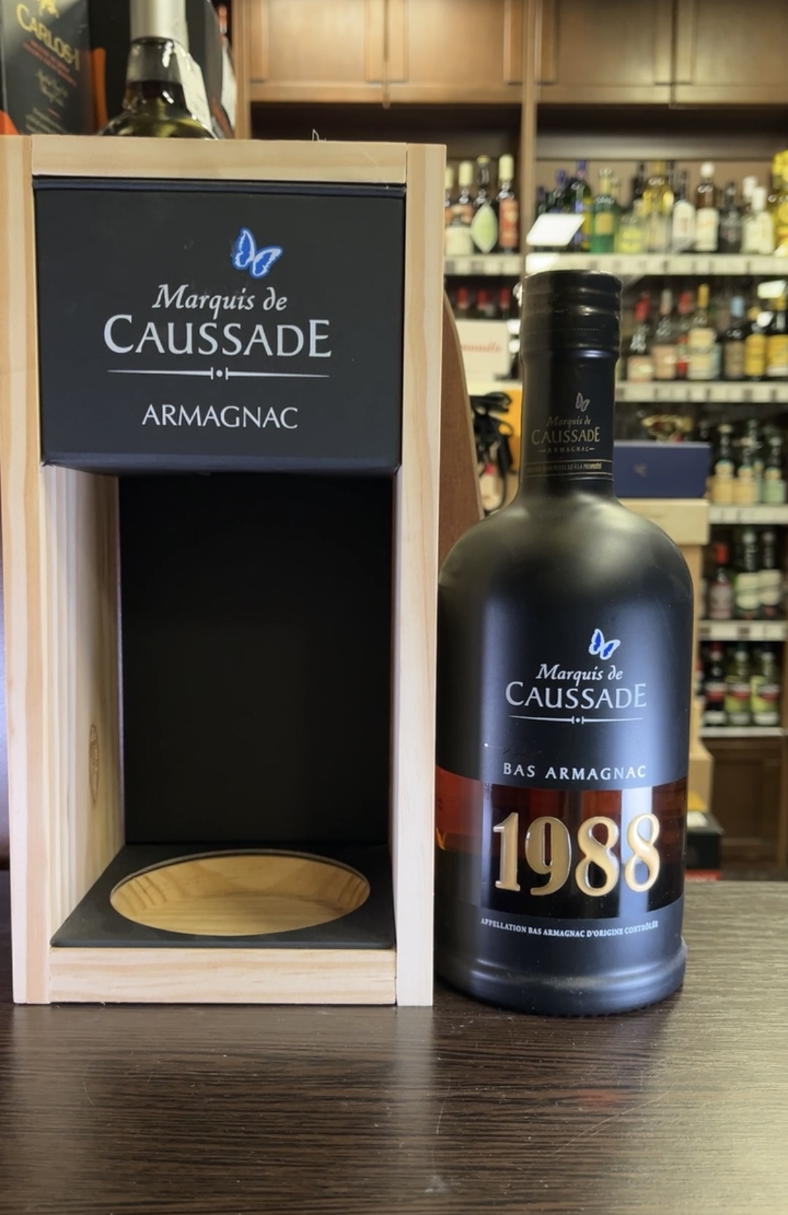 Marquis de Caussade 1988 Арманьяк Маркиз де Коссад 1988г 0.7л в деревянной упаковке