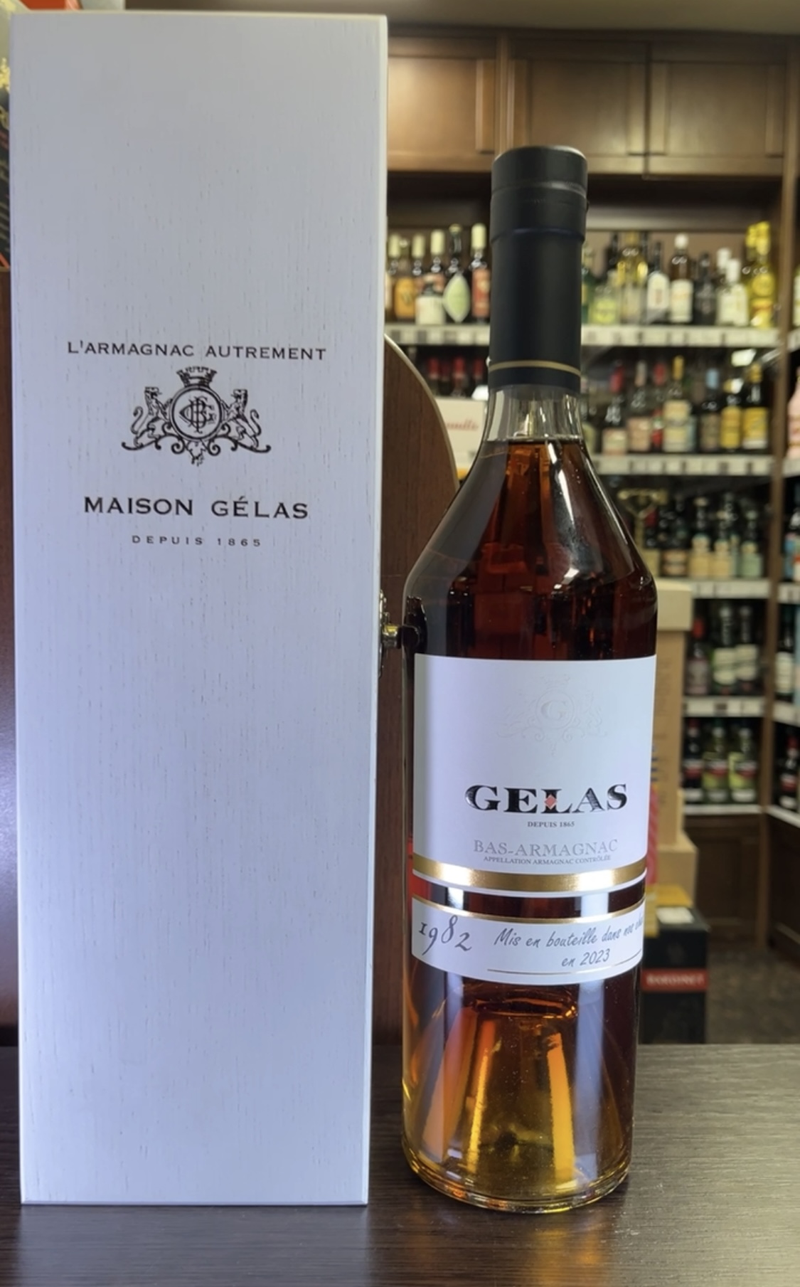 Maison Gelas 1982 years Арманьяк Мейсон Желас 1982 года 0.7л в деревянной упаковке