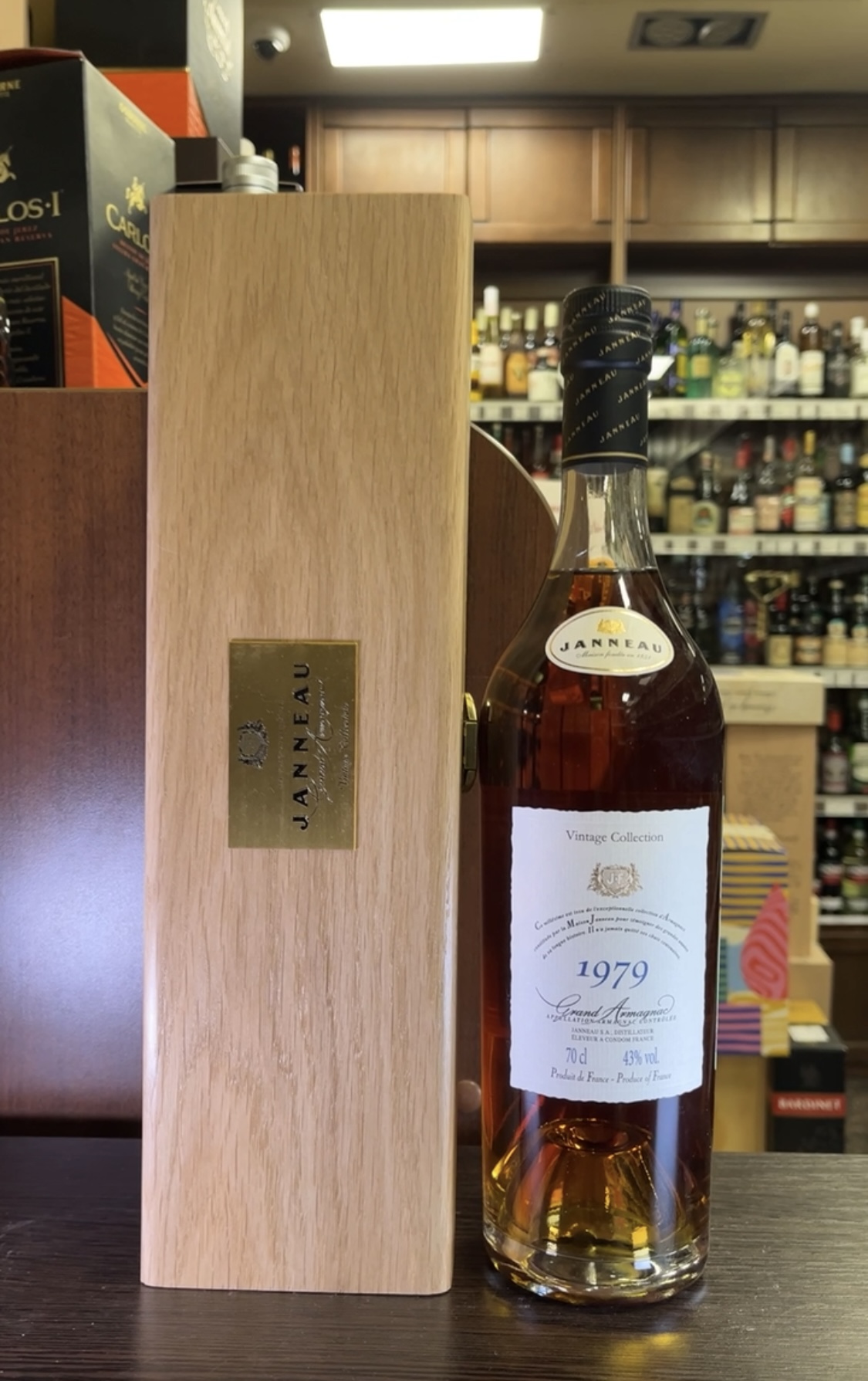 Janneau Vintage Collection 1979 Арманьяк Жанно Винтаж Коллекшн 1979 года 0.7л в деревянной упаковке