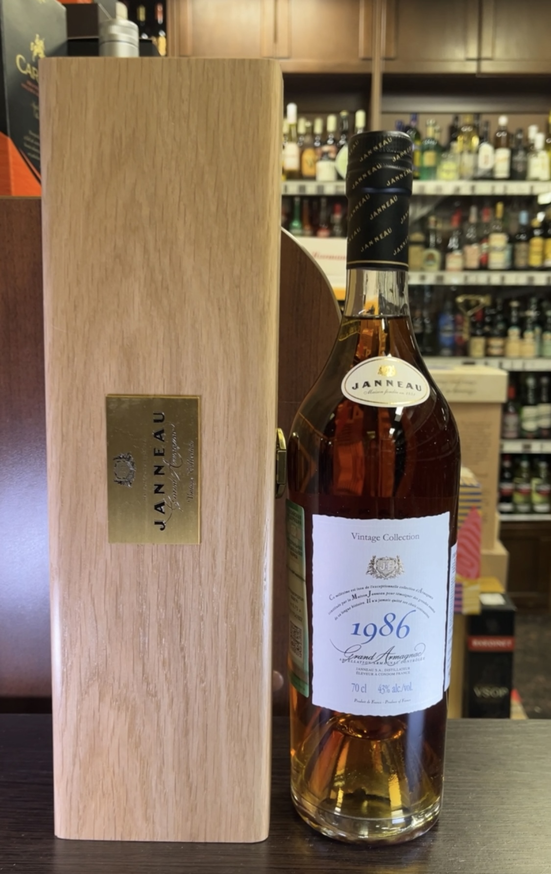 Janneau 1986 year Арманьяк Жанно 1986г 0.7л в деревянной упаковке