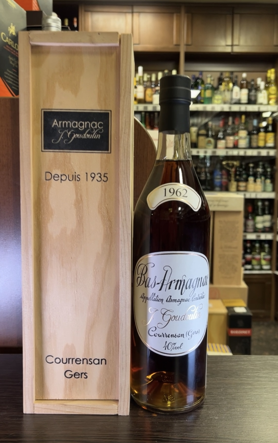 Bas Armagnac J Goudulin 1962 years Арманьяк Баз Арманьяк Ж Гудулен 1962г 0.7л в деревянной упаковке