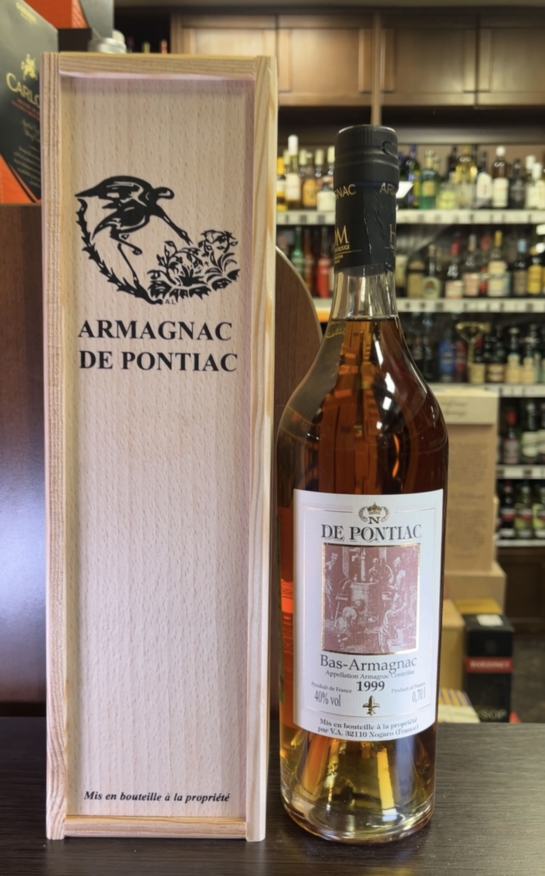 Bas Armagnac De Pontiac 1999 years Бренди Баз Арманьяк де Понтьяк 1999г 0.7л в деревянной упаковке
