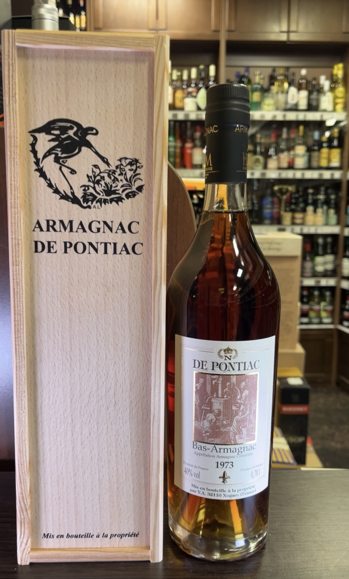 Bas Armagnac De Pontiac 1973 years Бренди Баз Арманьяк де Понтьяк 1973г 0.7л в деревянной упаковке