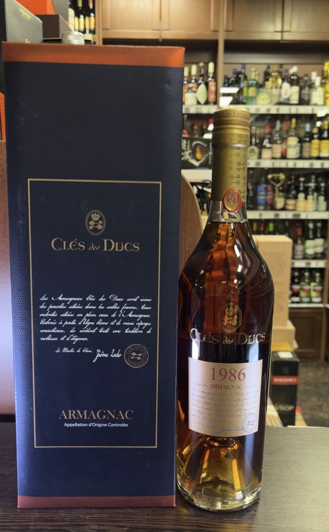 Cles des Ducs Millesime 1986 years Арманьяк Кле де Дюк Миллезим 1986г 0.7л в подарочной упаковке
