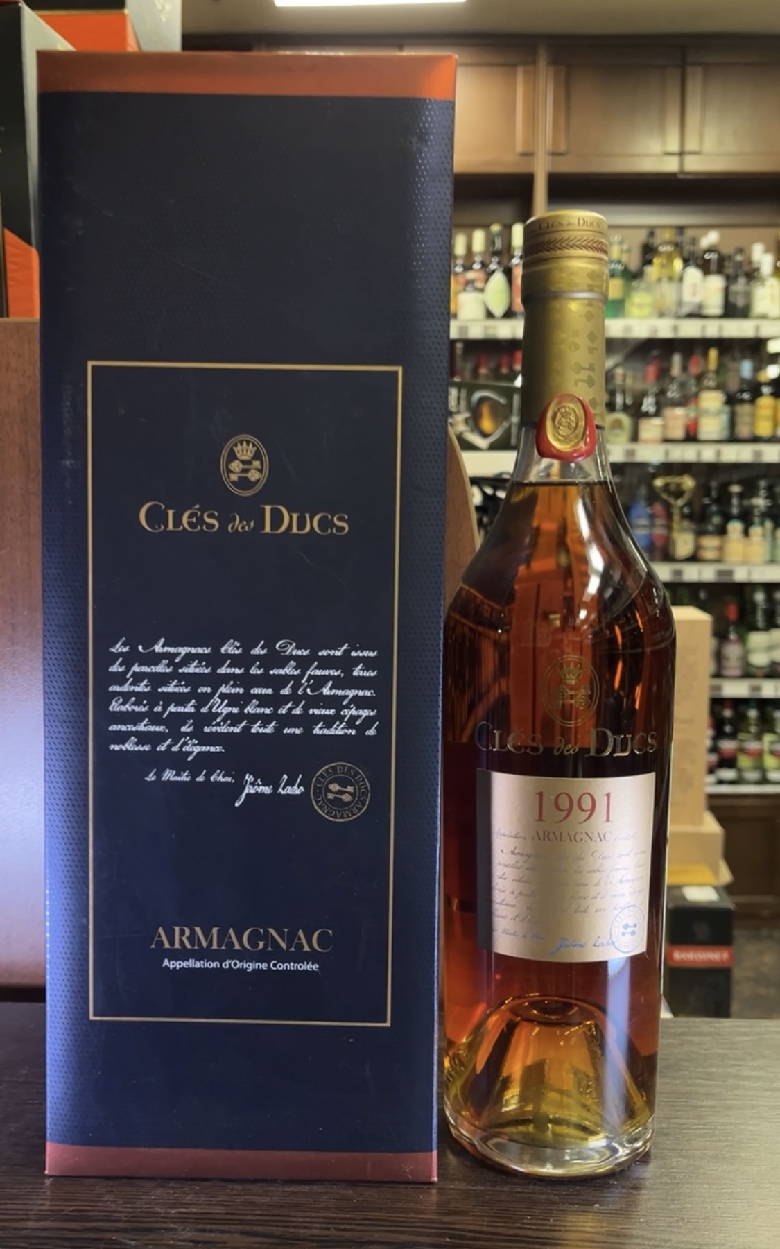 Cles des Ducs Millesime 1991 years Арманьяк Кле де Дюк Миллезим 1991 года 0.7л в подарочной упаковке