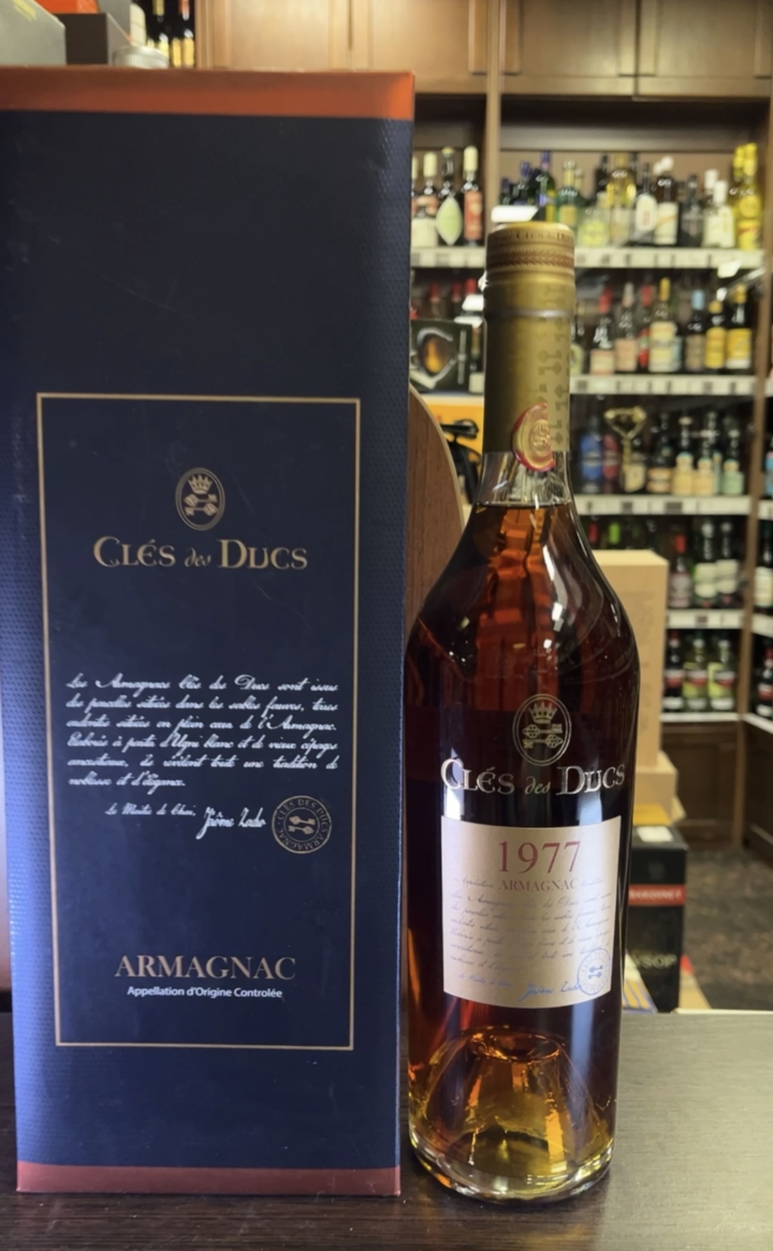 Cles des Ducs Millesime Armagnac AOC 1977 Арманьяк Кле де Дюк 1977г 0.7л в подарочной упаковке