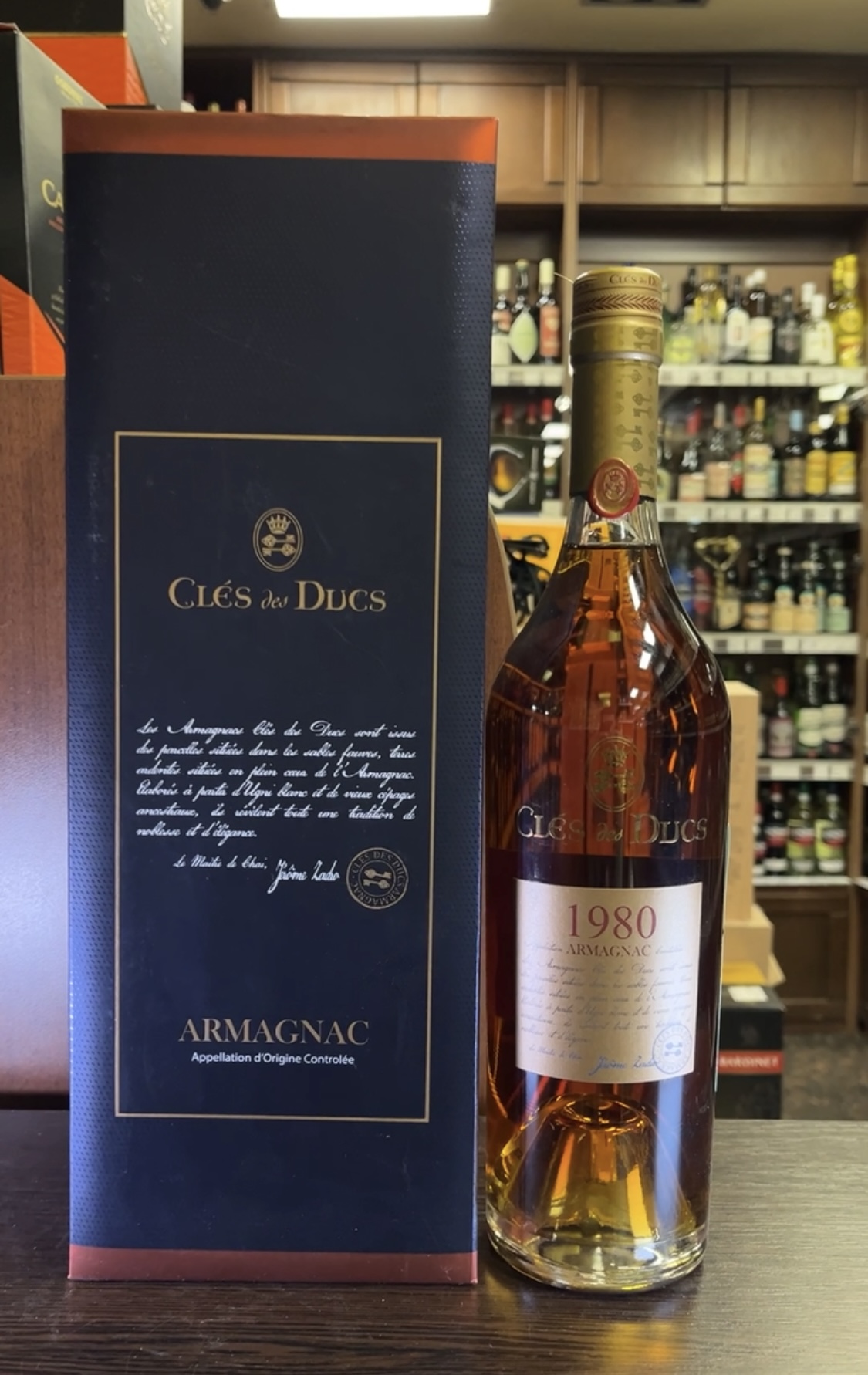 Armagnac Cles des Ducs Millesime 1980 years Арманьяк Кле де Дюк Миллезим 1980 года 0.7л в подарочной упаковке