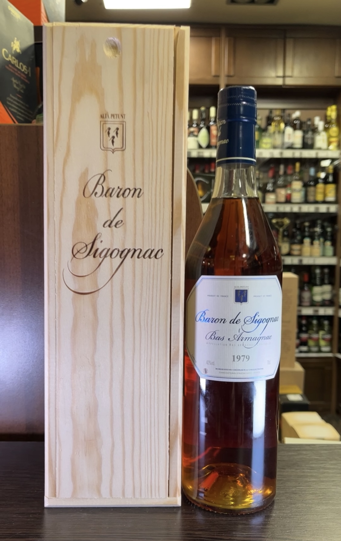 Baron de Sigognac 1979 Арманьяк Барон де Сигоньяк 1979г 0.7л в деревянной упаковке