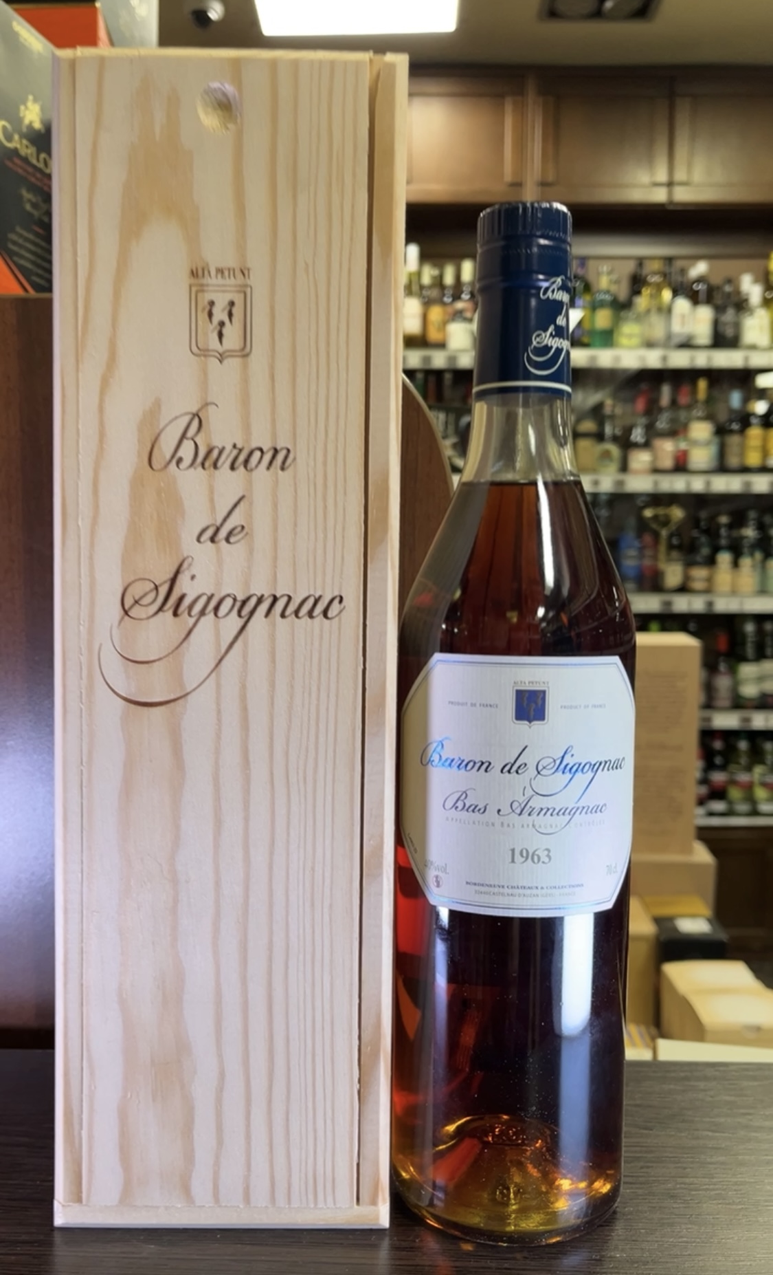 Baron de Sigognac 1963 Арманьяк Барон де Сигоньяк 1963г 0.7л в деревянной упаковке