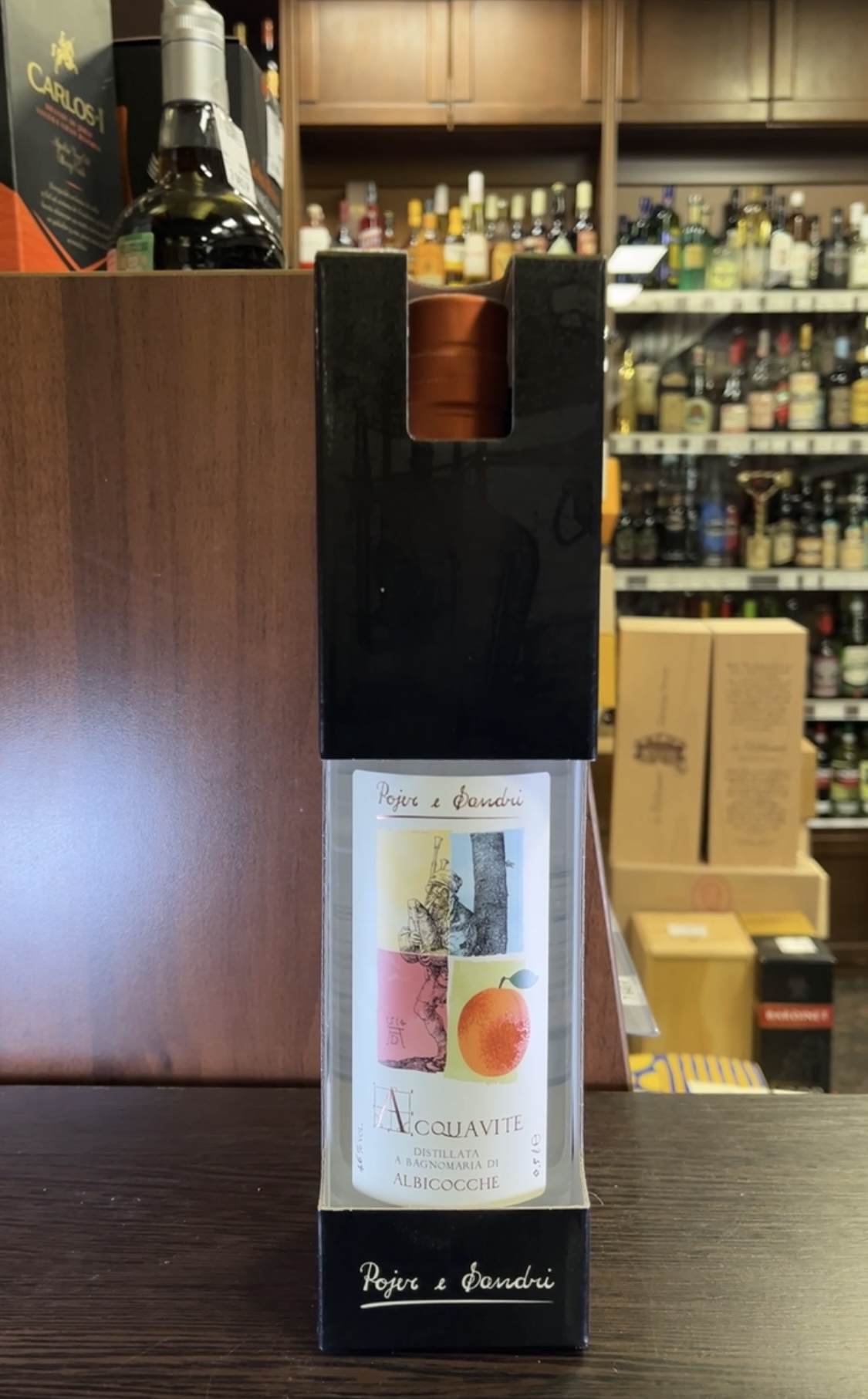 Pojer e Sandri Acquavite di albicocche Бренди Аквавите Альбикокке 0.5л в подарочной упаковке