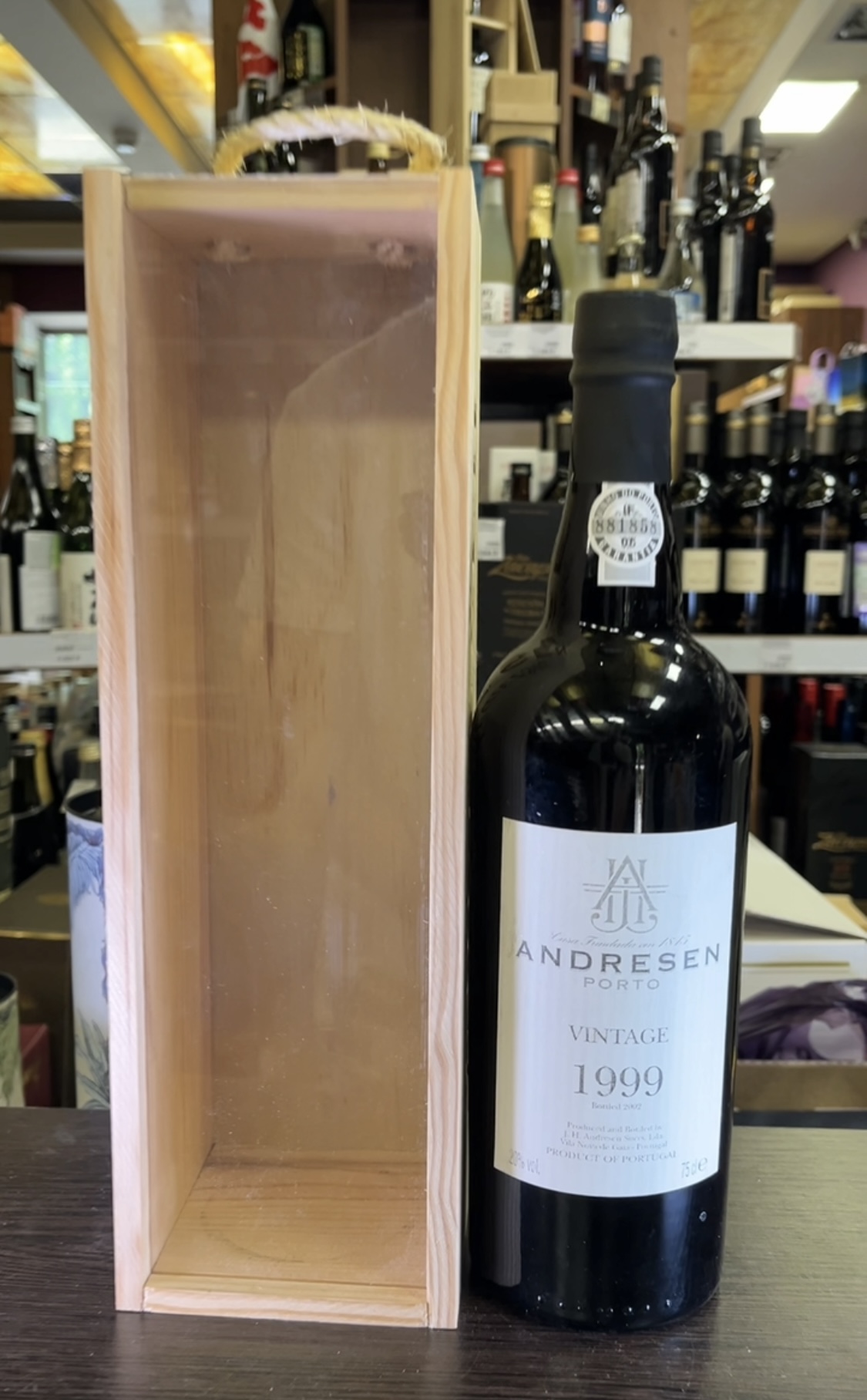 Видео Andresen Vintage 1999 португальский портвейн Андресен винтаж 1999 в п/у