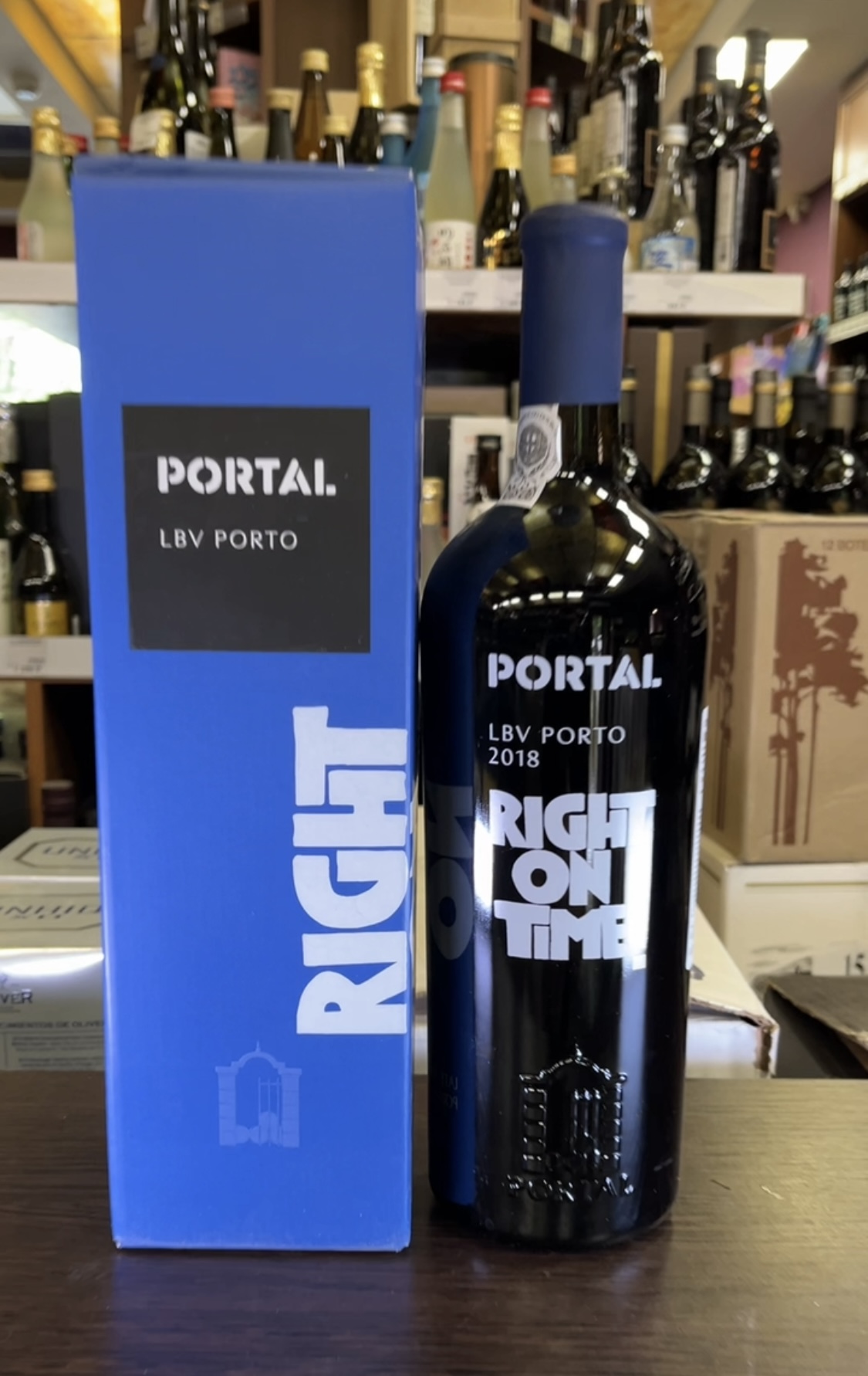 Portal Late Bottled Vintage 2018 Портвейн Портал Лейт Боттлед Винтаж 2018г 0.75л в подарочной упаковке